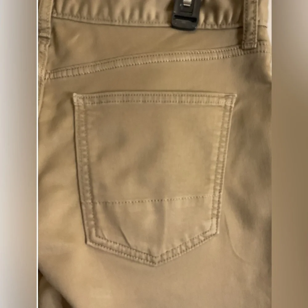 Men’s Banana Republic Tan Travel chinos